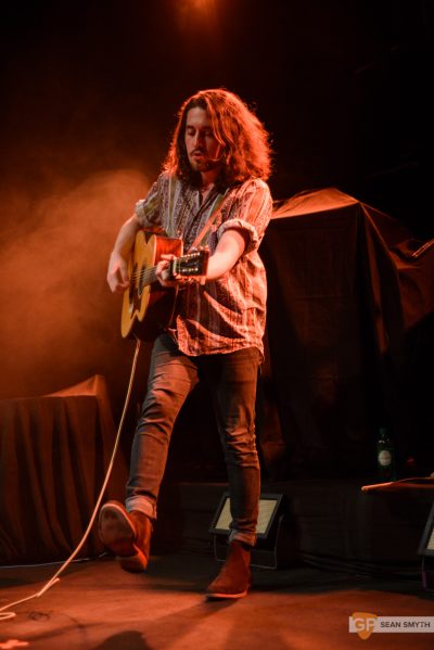 Alex Francis @ Vicar Street, Dublin by Sean Smyth (14-4-17) (3 of 6)